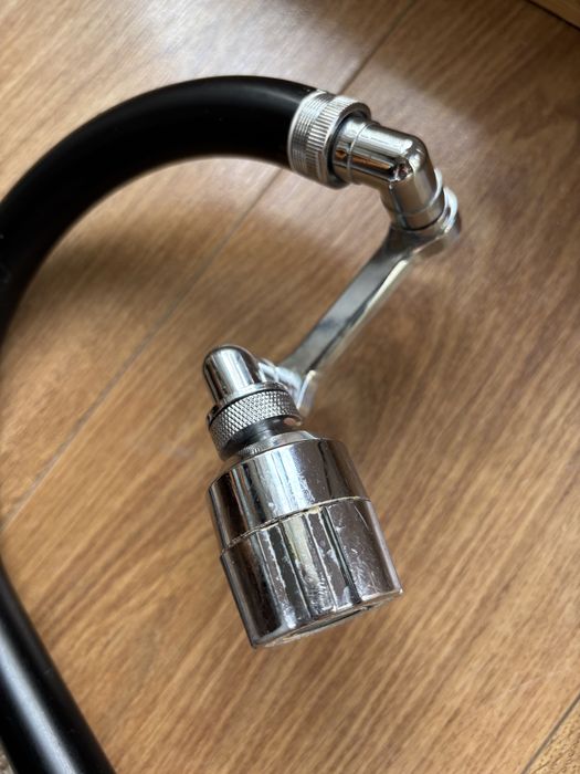 Czarna Bateria do zlewu z perlatorem