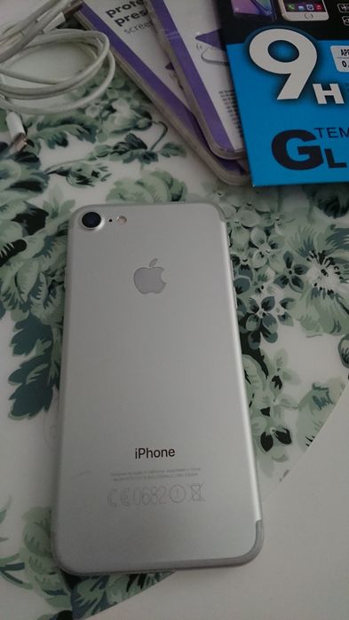 Sprzedam iphone 7 32gb srebrny