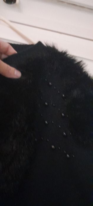 Casaco preto de la com pelo e missangas