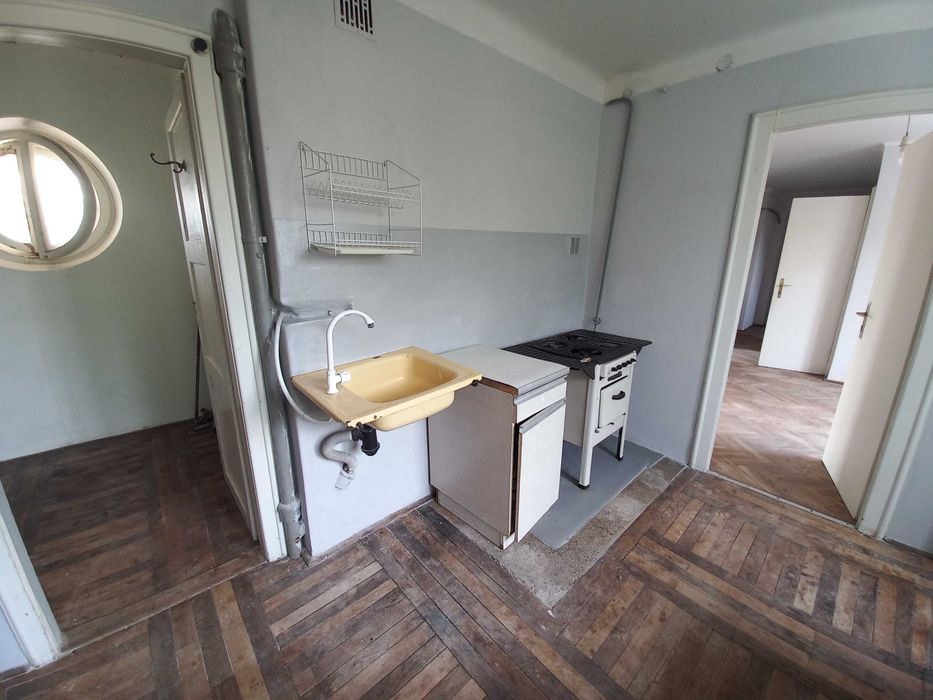 Продаж 2к квартири 79.2 кв. м на вул. Курінного Чорноти
