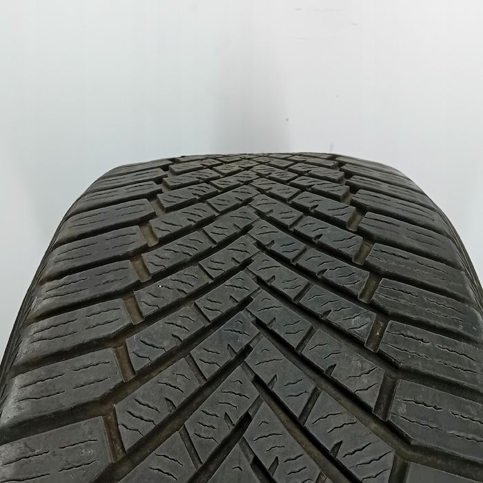 2x 245/45R18 opony zimowe Yokohama BluEarth Winter V906 2023r (88683)