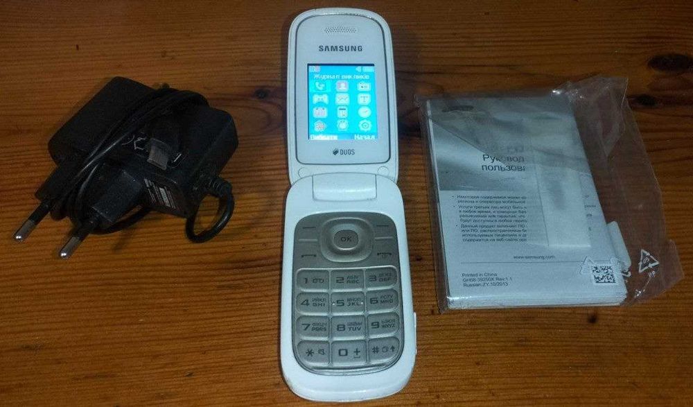 Кнопочний телефон Samsung GT-E1272 (2 SIM)