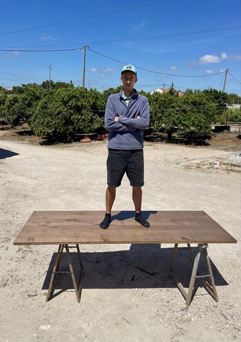 Patamar e degraus a medida de madeira maciça.