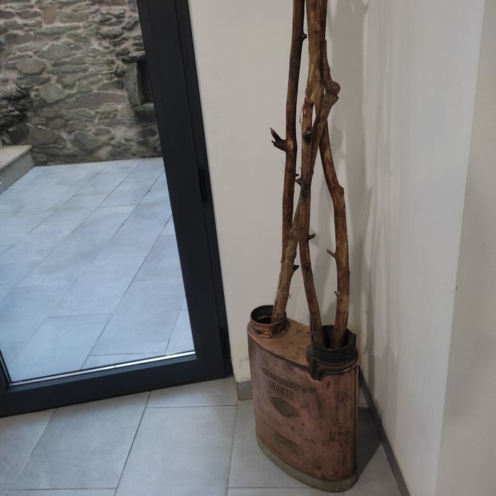 Antiguidades. Pulverizador antigo em cobre