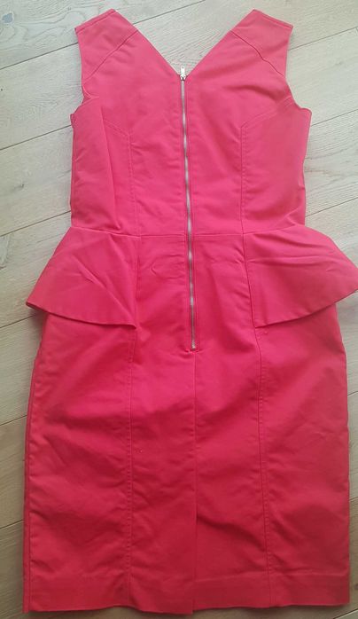 Sukienka z baskinką