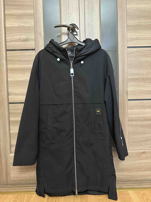 Чорна куртка на весну