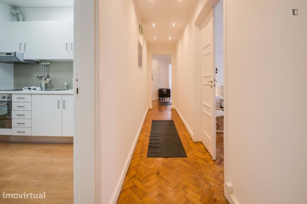 Quarto - localizado em Picoas Lisbon
