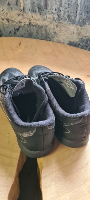 Używane buty  halówki Puma 38.5 wkładka 24.5 cm