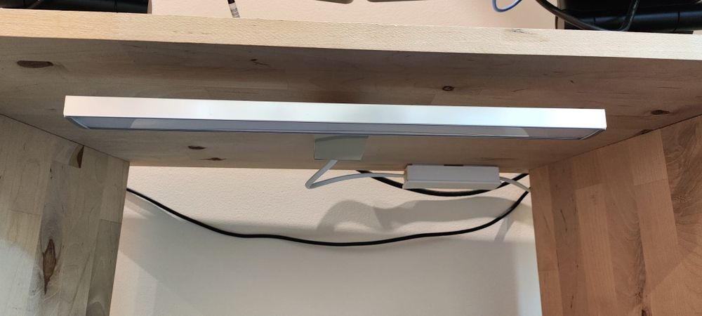 Base elevatória para monitores