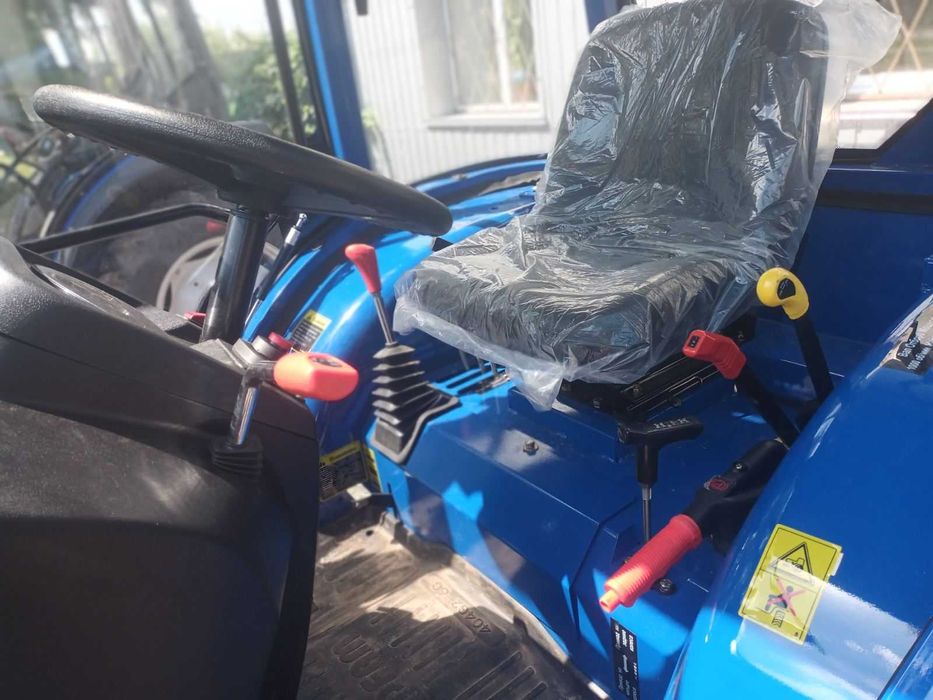 Мінітрактор DONGFENG DF 404 G2 реверс з кабіною