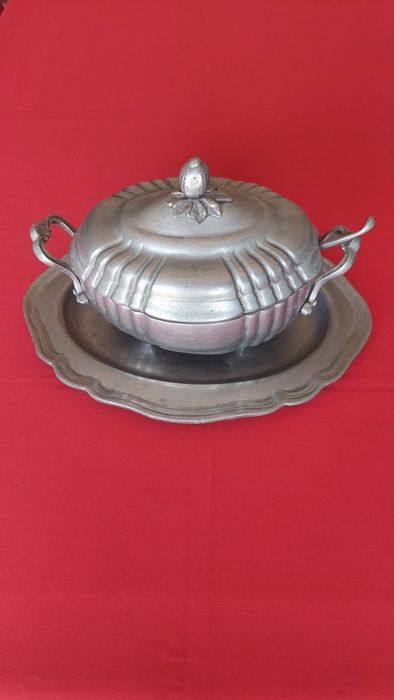 Conjunto de Terrina + Bandeja + Concha em estanho