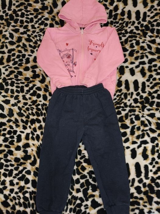 Спортивний костюм для дівчинки