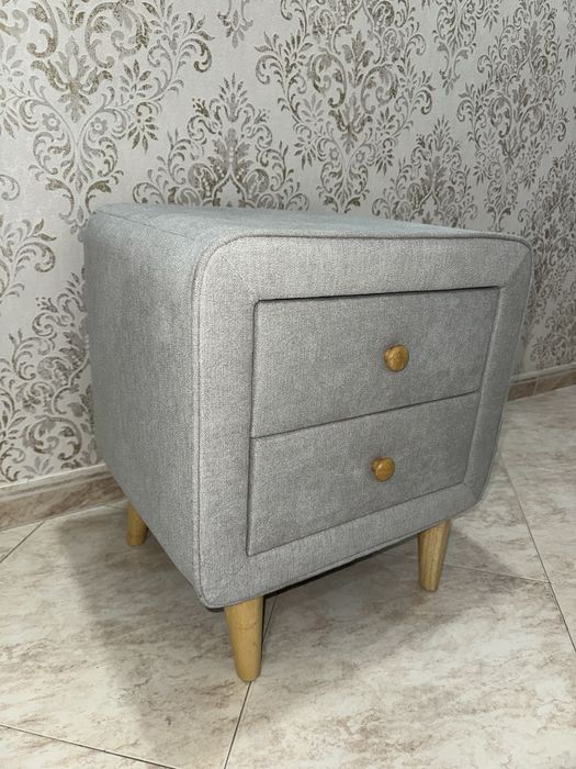 Mesa de cabeceira em tecido