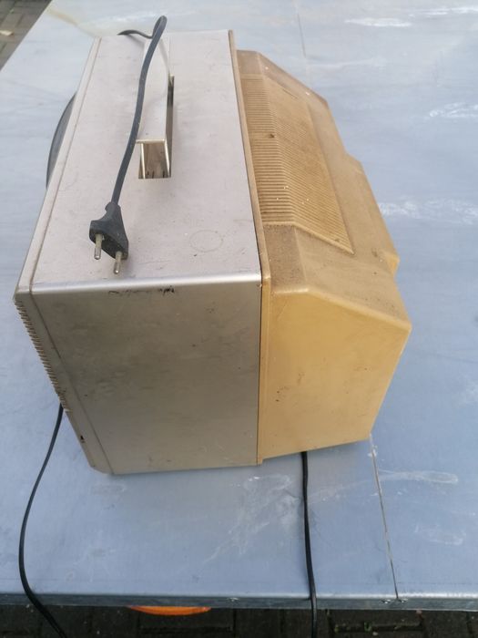 Old television - does not work64585126504066124