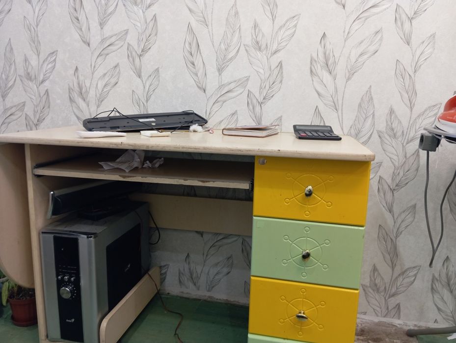 Стол компьютерный