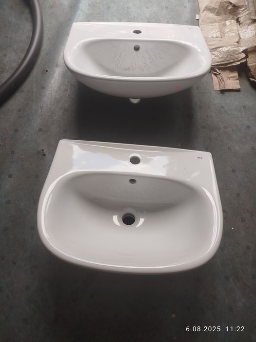 Umywalka wisząca Roca ceramiczna