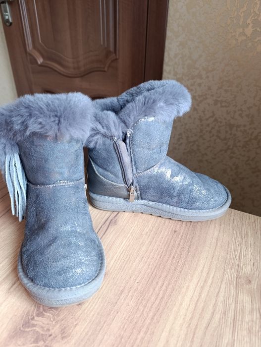 Уги для дівчинки