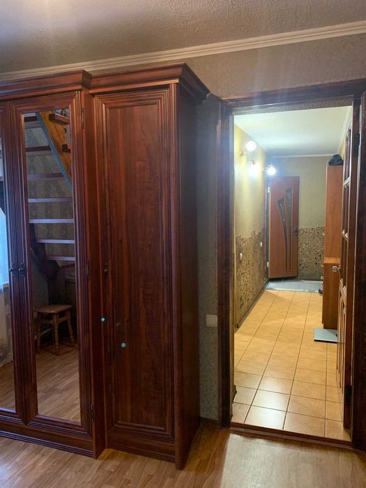 Продаж частини будинку з окремим подвір'ям  Польова