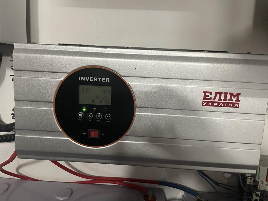 Інвертор з акумуляторами