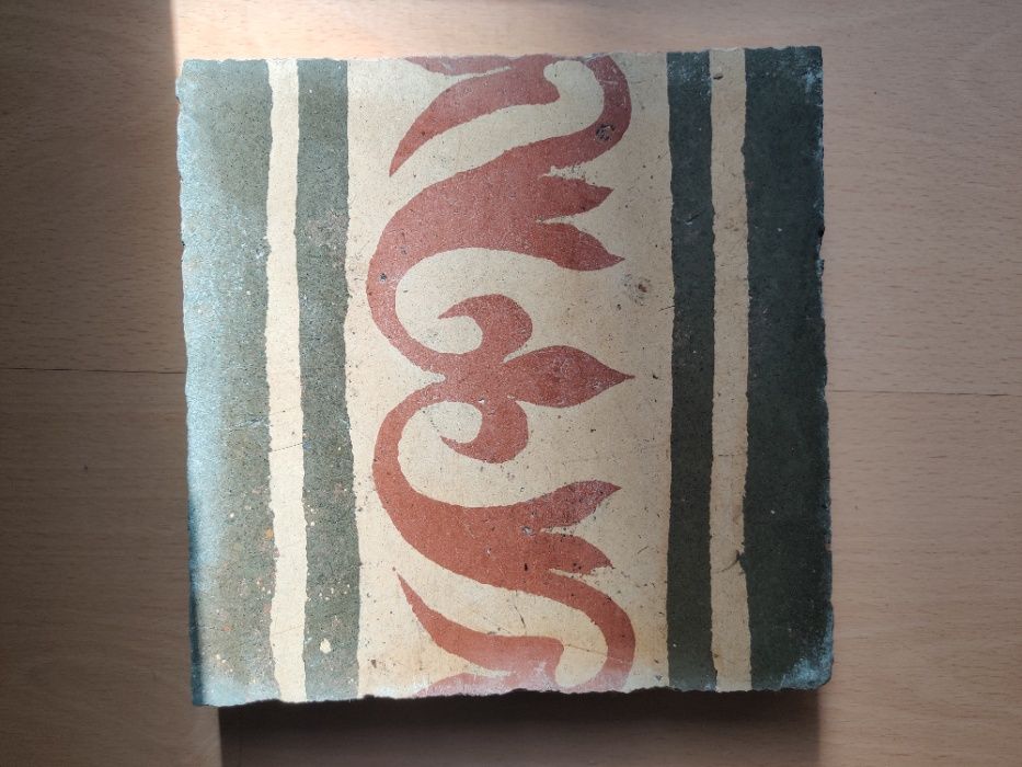 Mosaicos em cimento motivos vegetalistas e geométricos