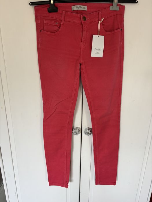 Zara jeans jeansy fit skinny rurki czerwone malinowe wycierane vintage