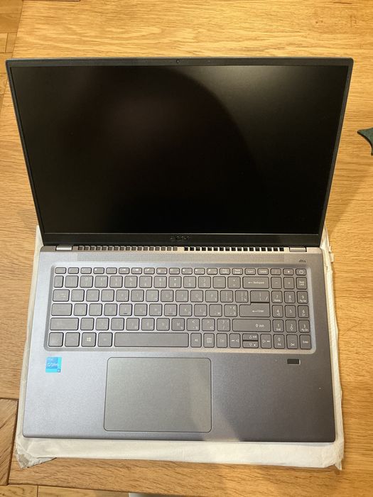 Sprzedam laptop Acer Swift SF316-51