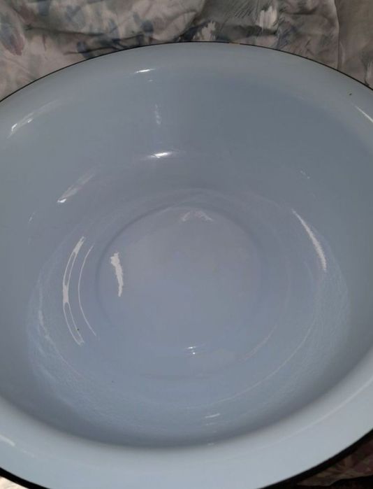 Тазы эмалированные и др.посуда