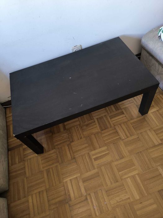 2 mesas de apoio pretas