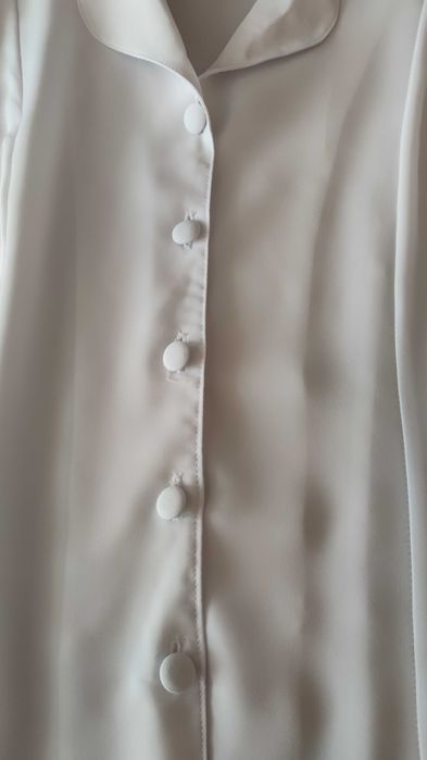 Biała rozpinana bluzka z krótkim rękawkiem