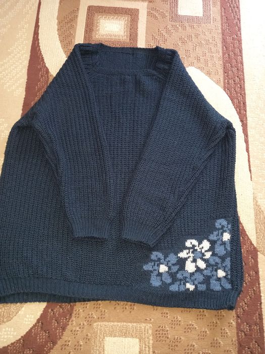 Продам свитер теплый