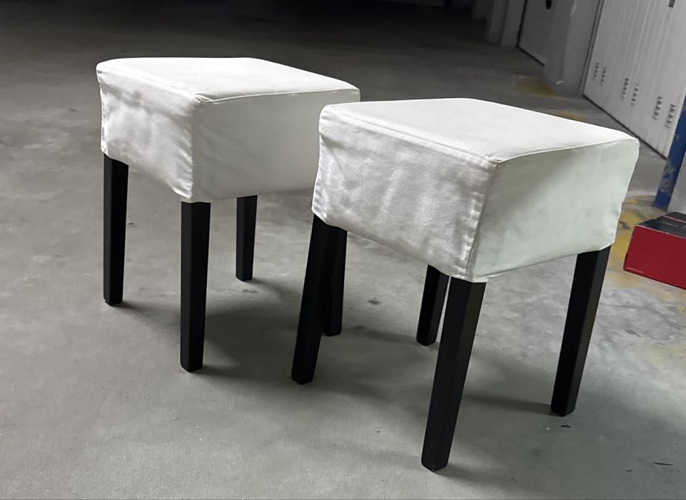 Dois bancos IKEA NILS. como novos
