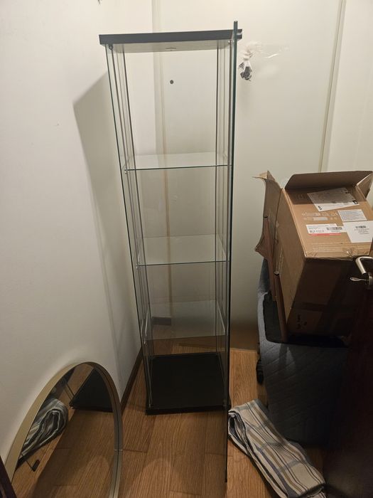 Armário em vidro Ikea