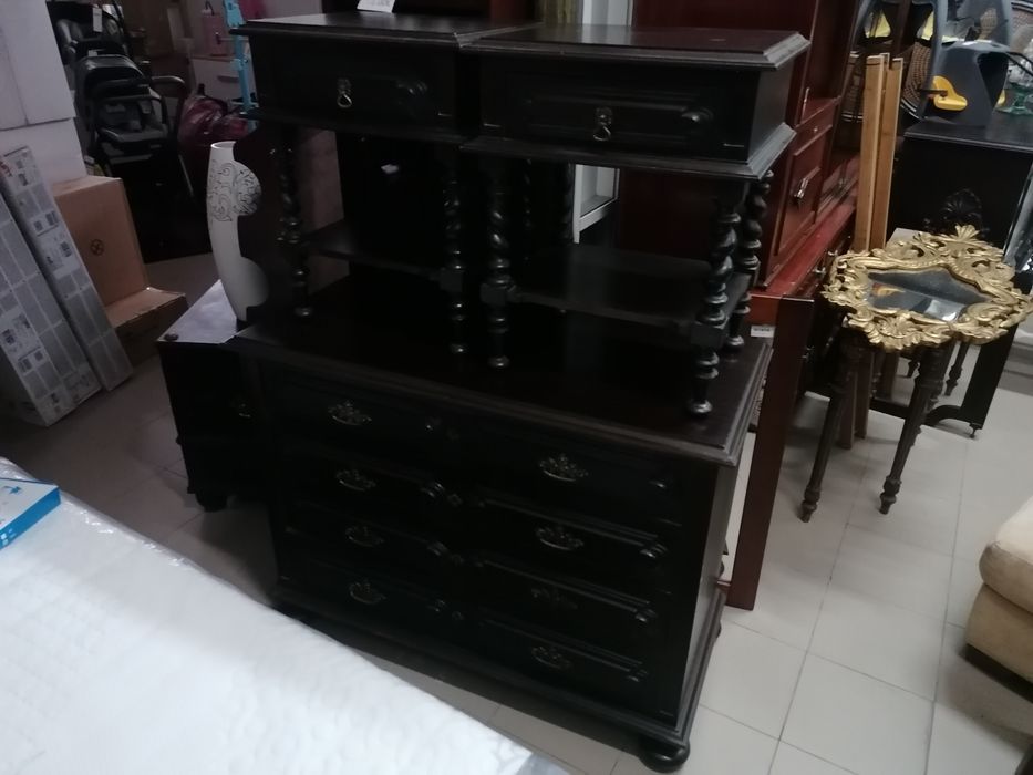 Mesas cabeceira e cómoda