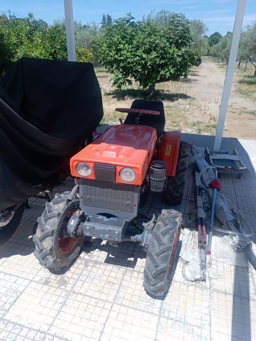 Vende se trator novo