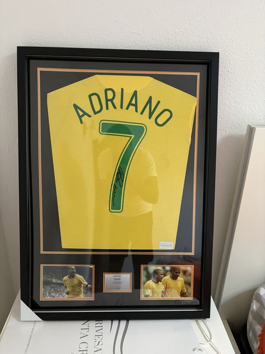 Camisola assinada e emoldurada ADRIANO IMPERADOR com certificado de autenticidade