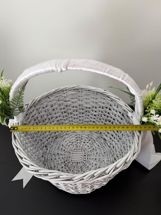 Cesto pintado a branco para Decoração de casamento/festa.