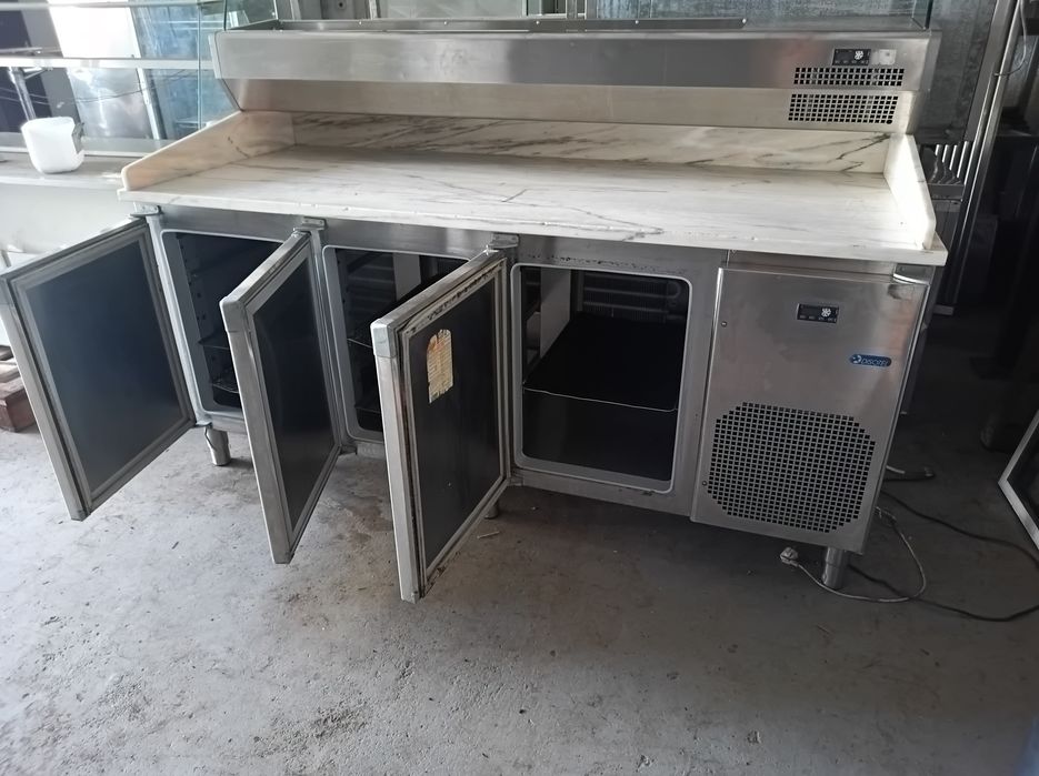 Bancada de pizza com covetes