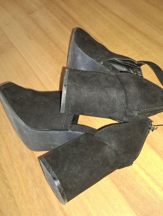 Buty na obcasie  sandały