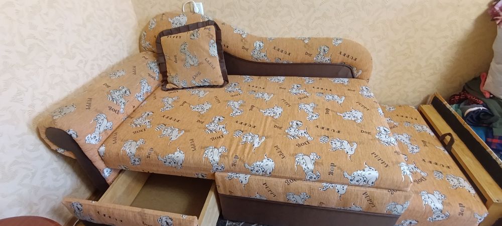 Дитяче ліжко-диван розкладне.
