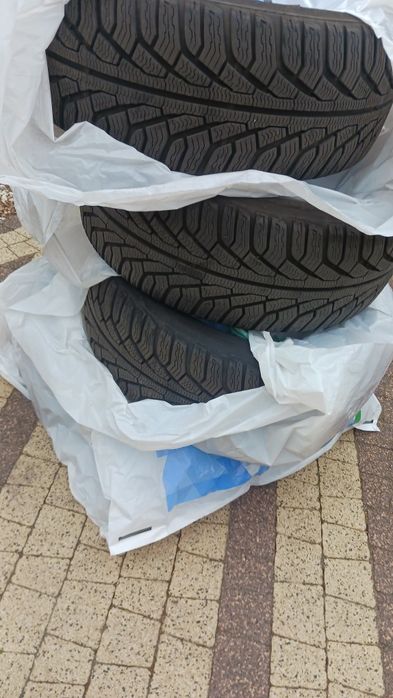 Opony zimowe  225/45r17