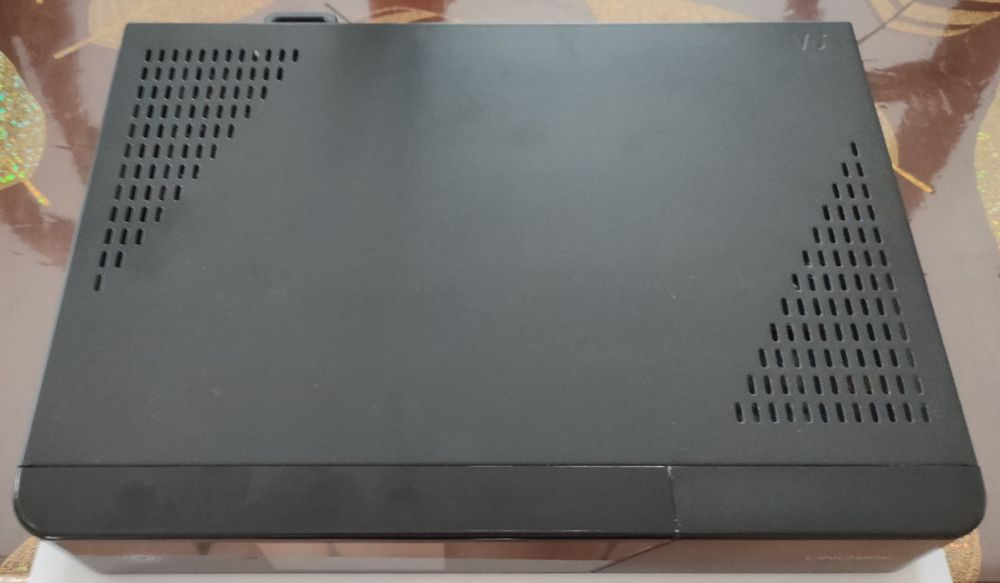 Vu+ Uno 4k SE z dowolnym image