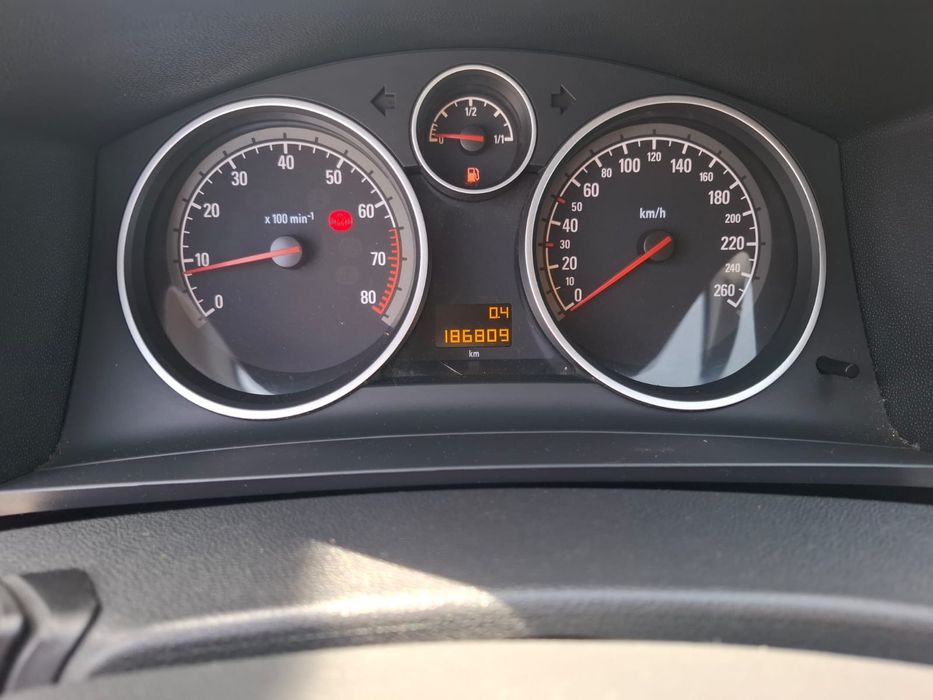 Opel Zafira 1.6 Benzyna • 2010 • 7 osób • Zadbana