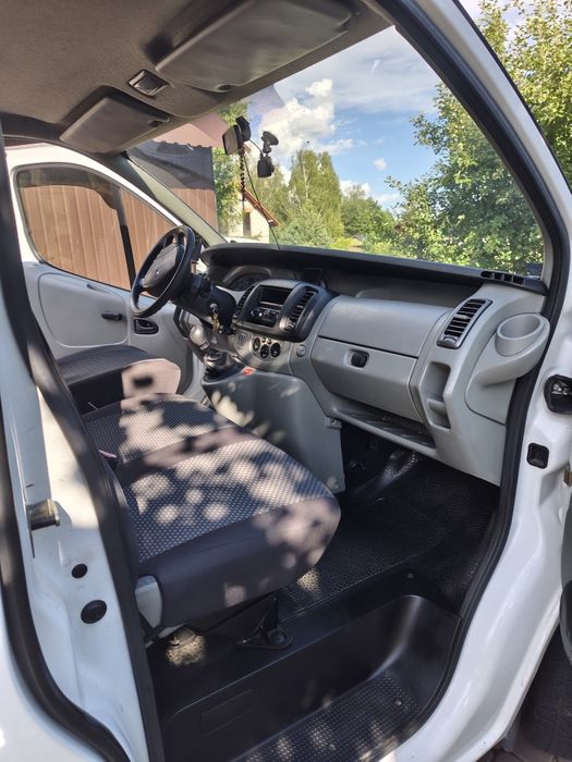 Renault Trafic bus 9 os. long