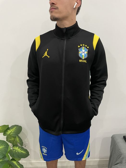 Casaco e camisas de time