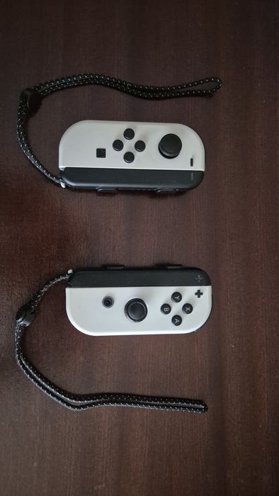 Nintendo Switch [OLED] + 1 Jogo [Pokémon Shining Pearl OU Zelda Tears of the Kingdom]