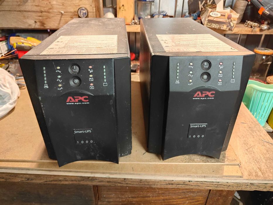 Zasilacz awaryjny APC Smart-UPS 1000 (2 szt - stan nieznany)
