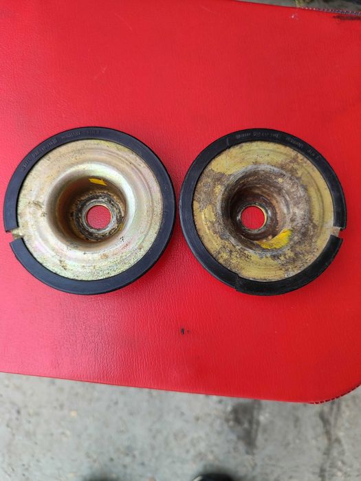 Продам " чашки" на передние амортизаторы пассат б-3-4