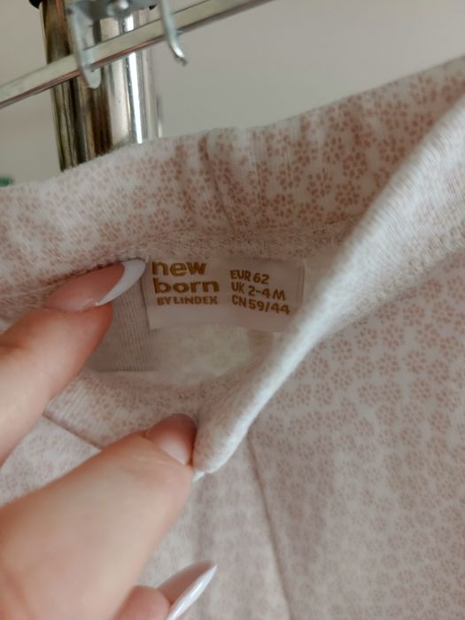 Półśpiochy Lindex 62 bawełna organiczna białe delikatny wzór unisex