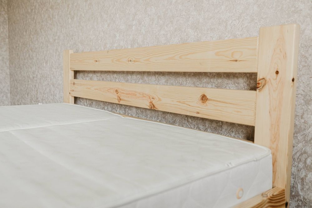 Ліжко дерев'янне, ліжко з дерева ,прозорий лак з цільного дерева, без