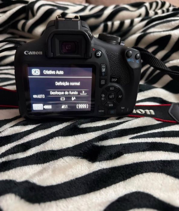 Canon EOS 2000 D